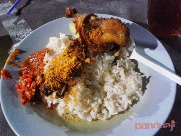 Wisata Kuliner Surabaya - Bebek Goreng Tugu Pahlawan 1