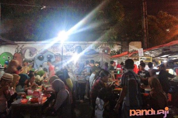 Wisata Kuliner Surabaya - Bebek Goreng Tugu Pahlawan 1 Wisata Kuliner Surabaya - Bebek Goreng Tugu Pahlawan 1