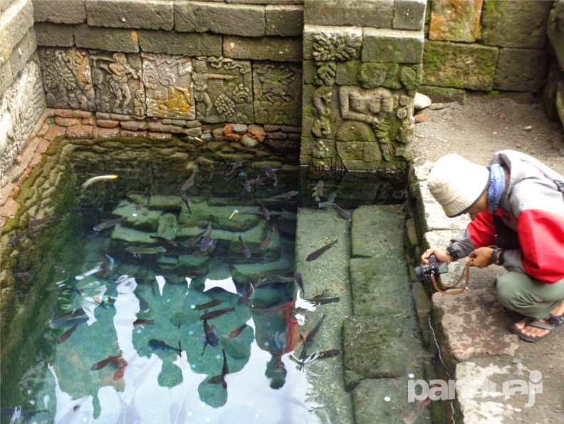 kolam di candi penataran