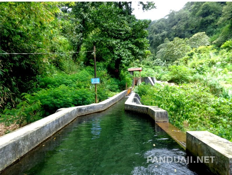 tracking menuju air terjun