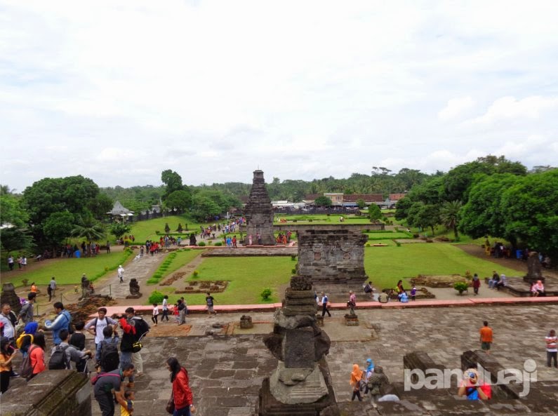 pemandangan candi penataran