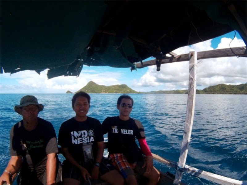 Naik Kapal Nelayan Menuju Spot Snorkling Karang Tengah