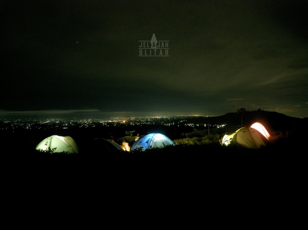 Suasana Malam di Brak Papat Sirah Kencong Blitar. Tempat camping di Blitar favoritku