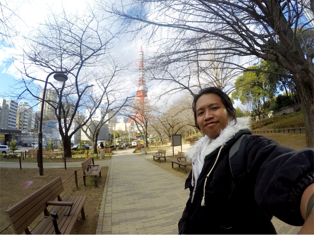 Foto dengan background Tokyo Tower