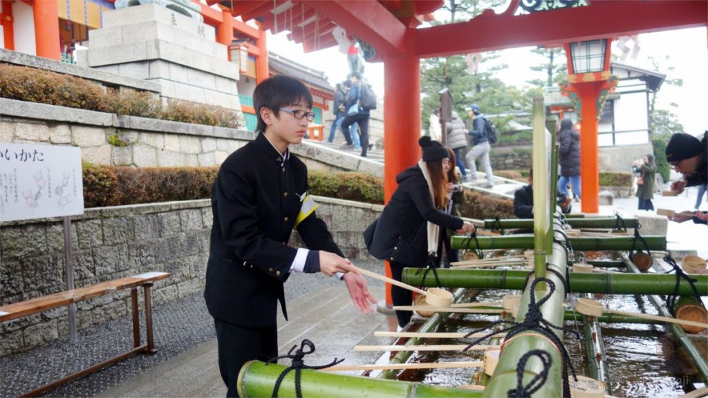 Keliling Fushimi Inari Taisha dengan Ribuan Torii Gate dan Kuliner Seafood yang Lezat 2