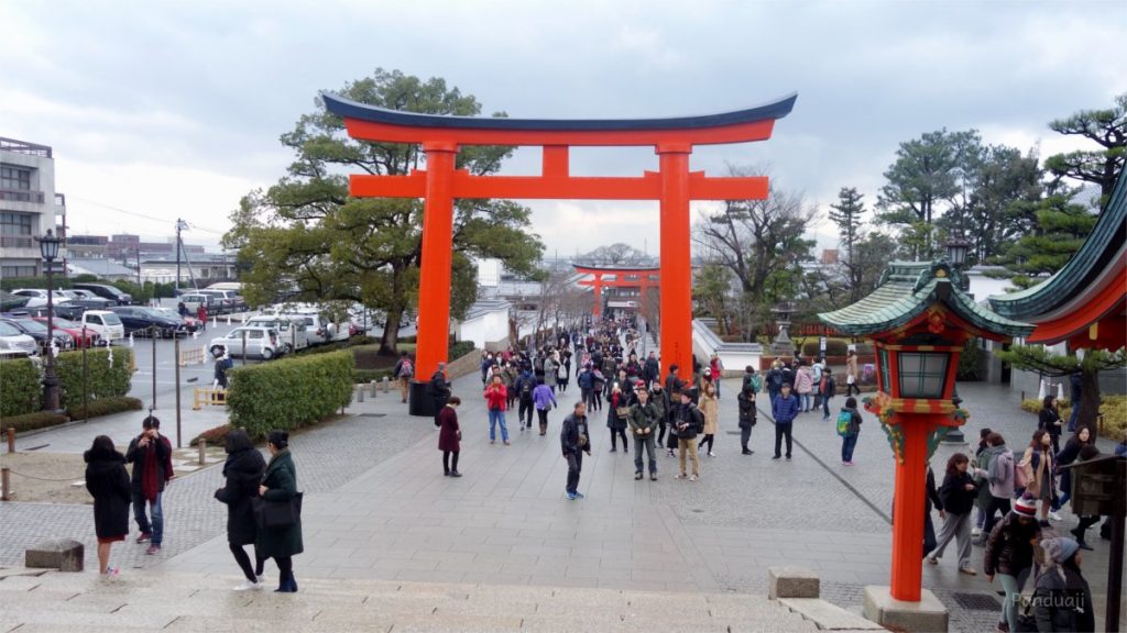 Keliling Fushimi Inari Taisha dengan Ribuan Torii Gate dan Kuliner Seafood yang Lezat 1