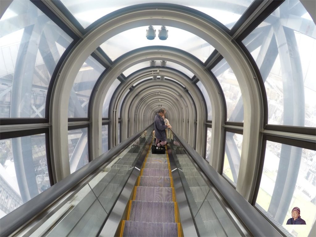 Eskalator menuju Umeda Sky Building