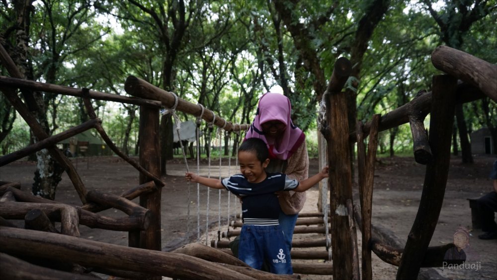Outbond anak di Kesambi Trees Park