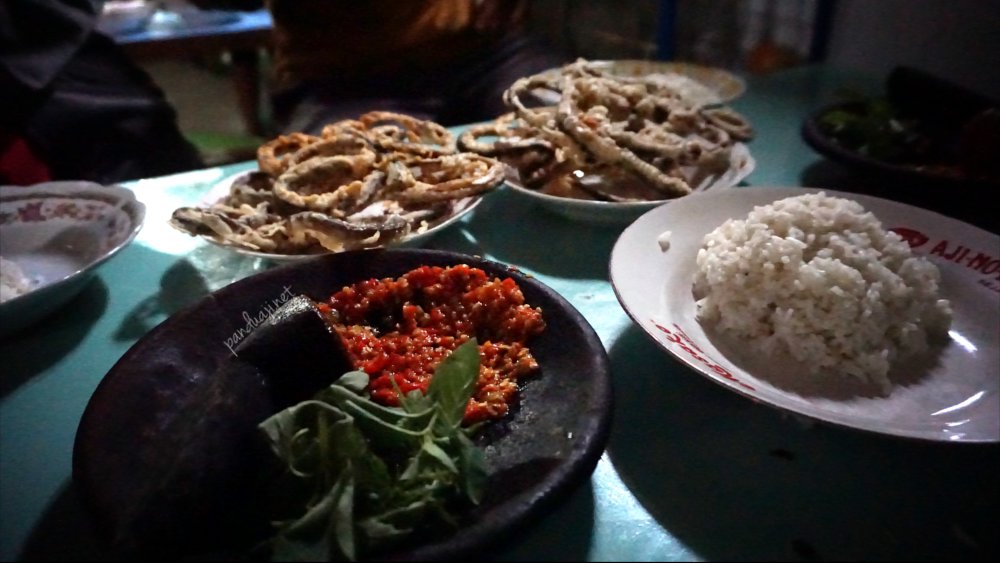 Warung Lalapan Belut Mak Rumi, Kuliner Wajib di Kesamben Blitar 1