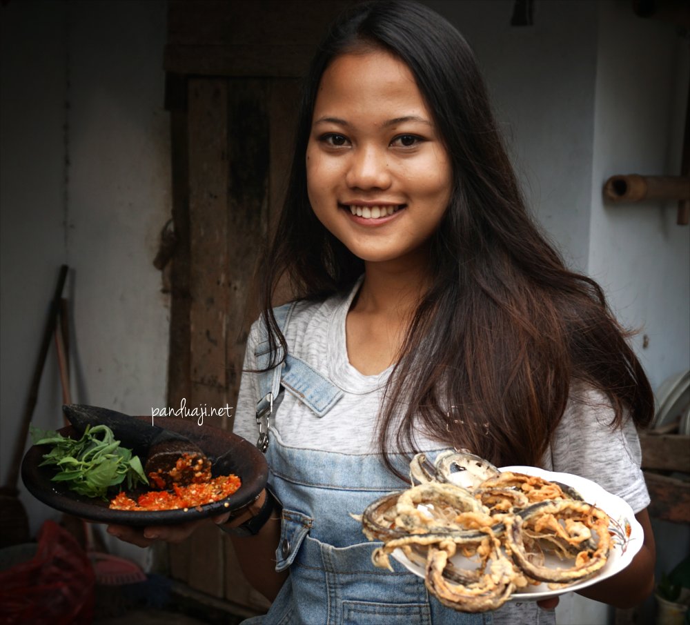 Belut Goreng di Mak Rumi Belut Goreng di Mak Rumi