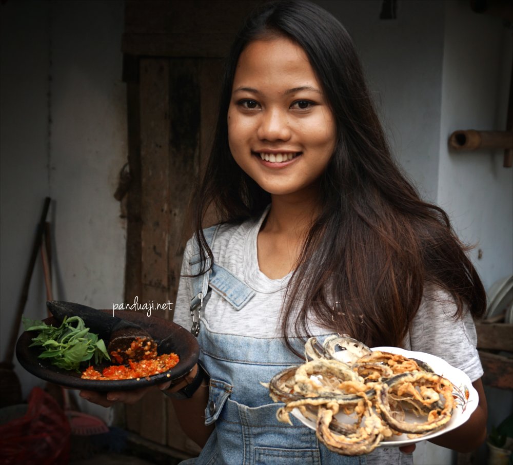 Belut Goreng di Mak Rumi