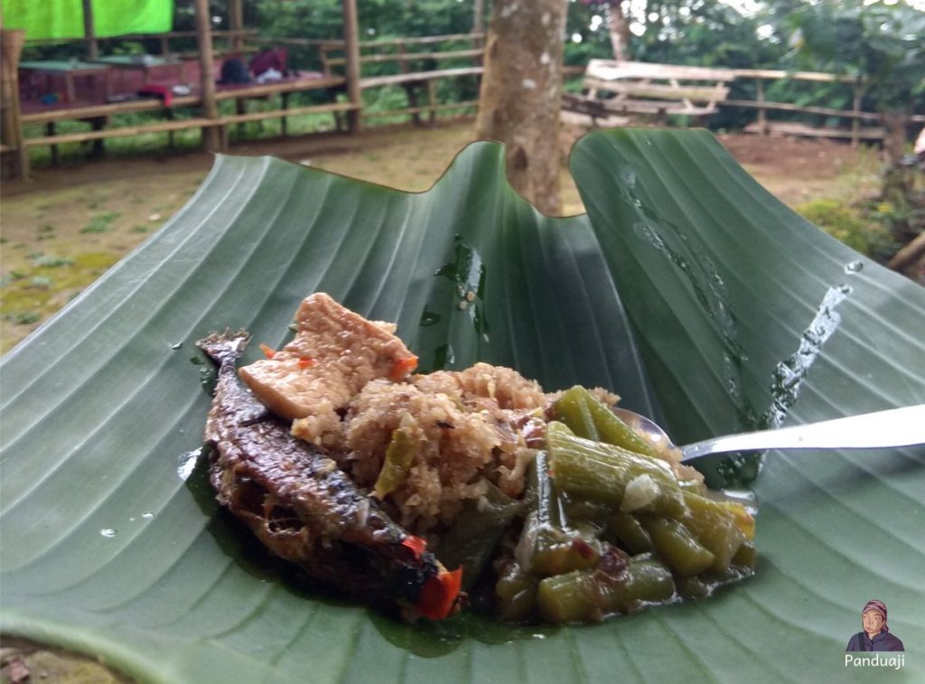  Nasi Tiwul + Sayur Lompong dan Ikan Pindang