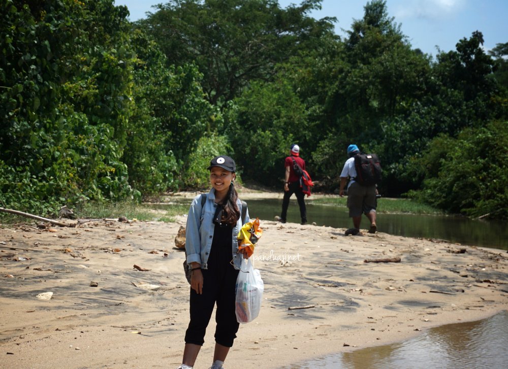 Pulang dari Pantai Keben