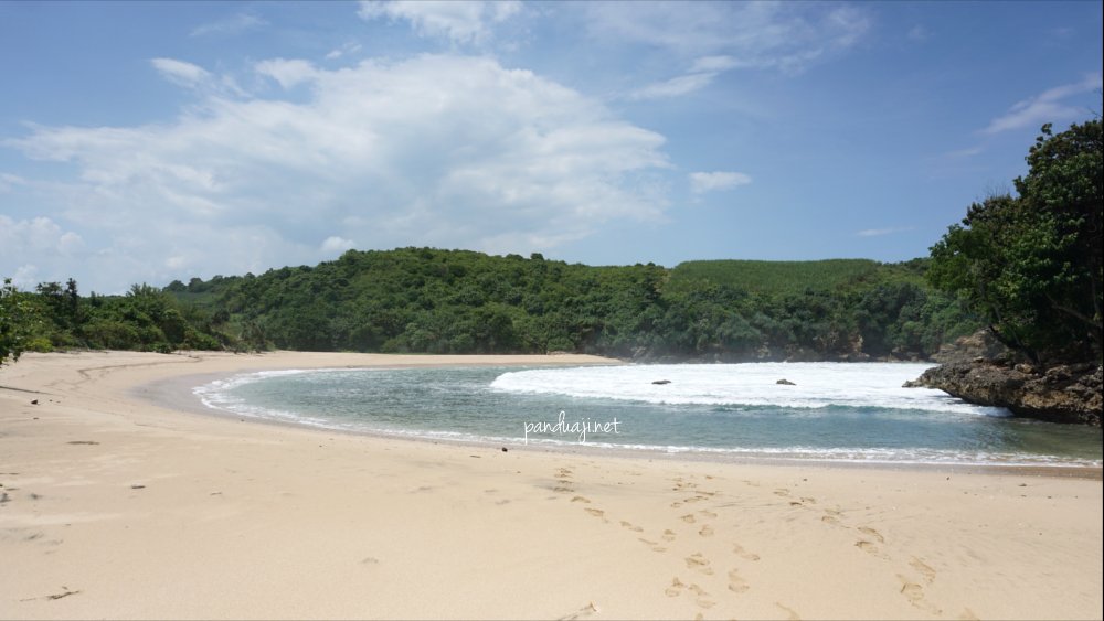 Suasana Pantai Keben