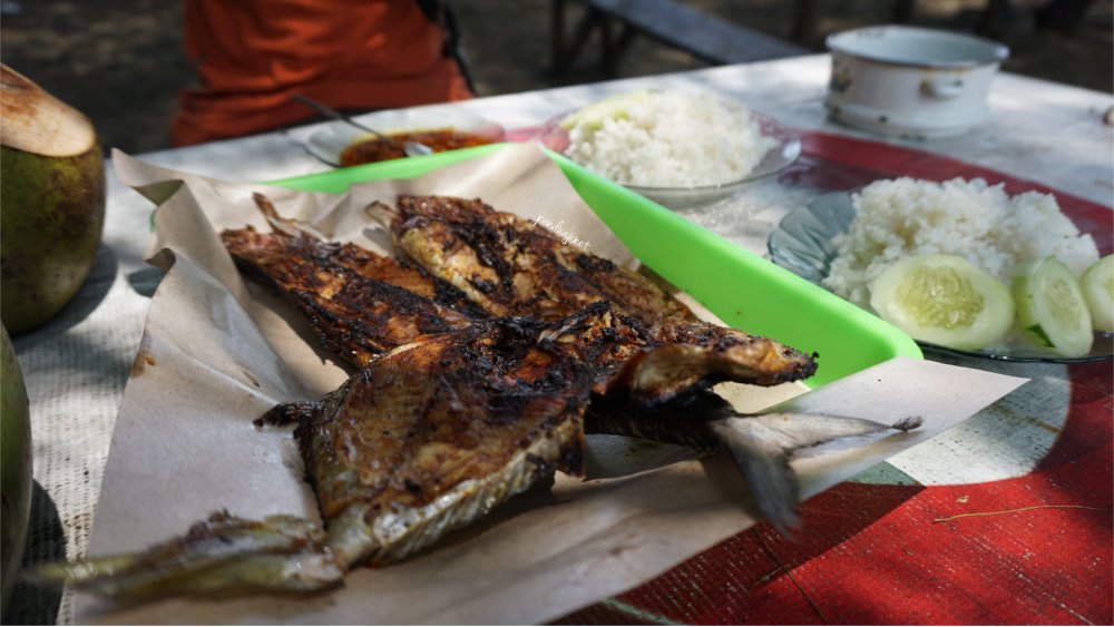 Ikan bakar di Pantai Jolosutro