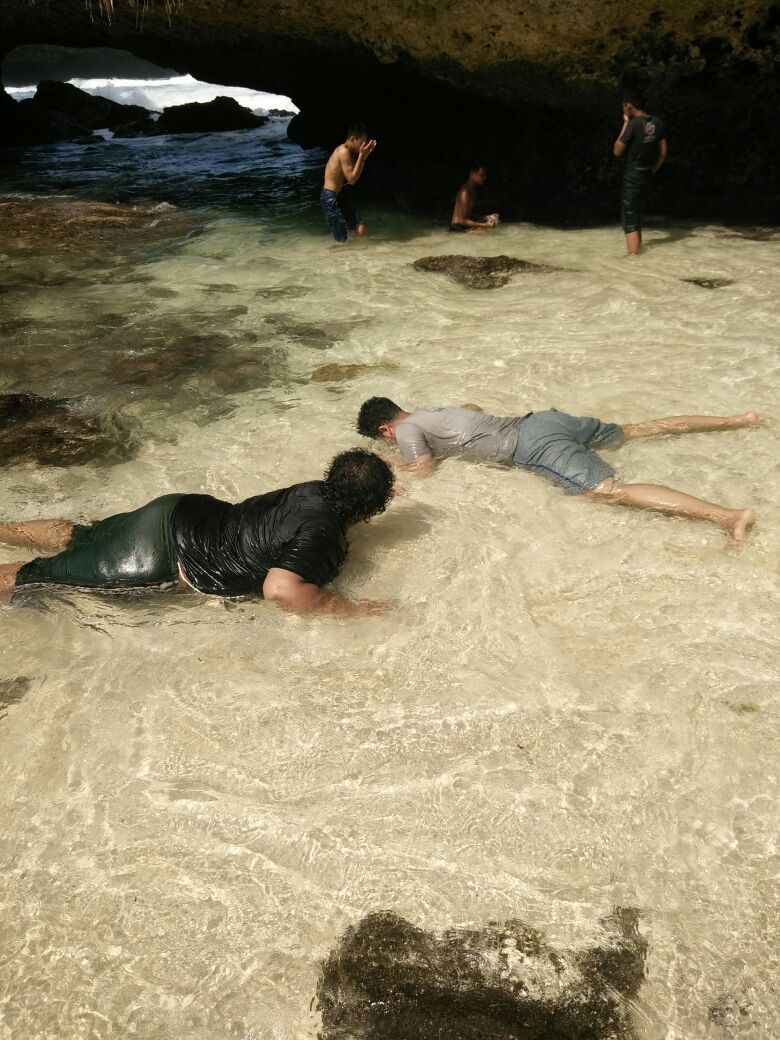 Liburan Singkat di Pantai Srau Pacitan 5