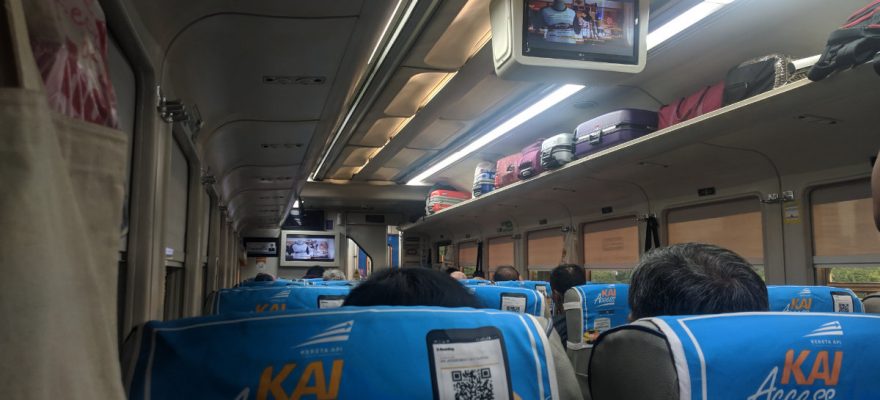 Naik Kereta Api Gajayana Jurusan Jakarta - Malang 1 Kereta Api Gajayana