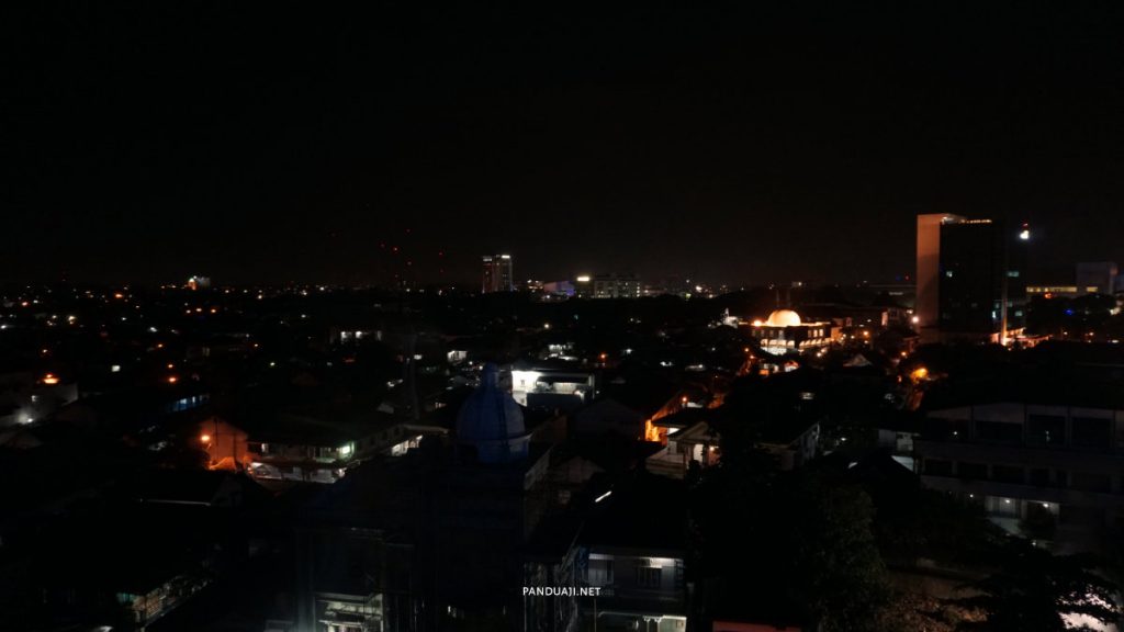  Pemandangan malam hari dari Batiqa Hotel Palembang