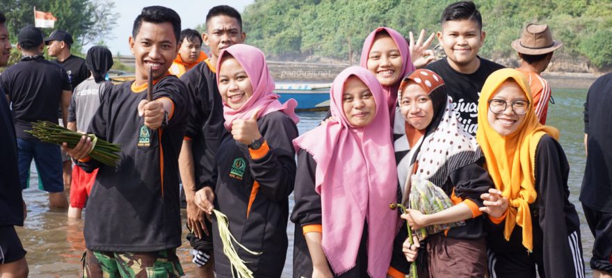 Pesona Pantai Pasur di Blitar 1 Pesona Pantai Pasur di Blitar 1