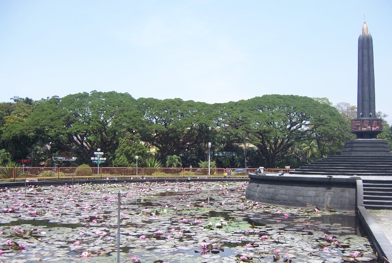 Alun - Alun Tugu di Malang