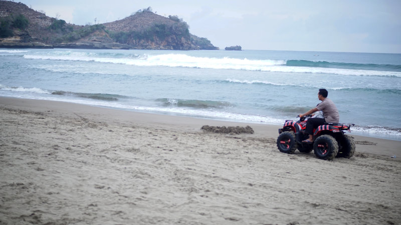 Persewaan ATV di Pantai Serang