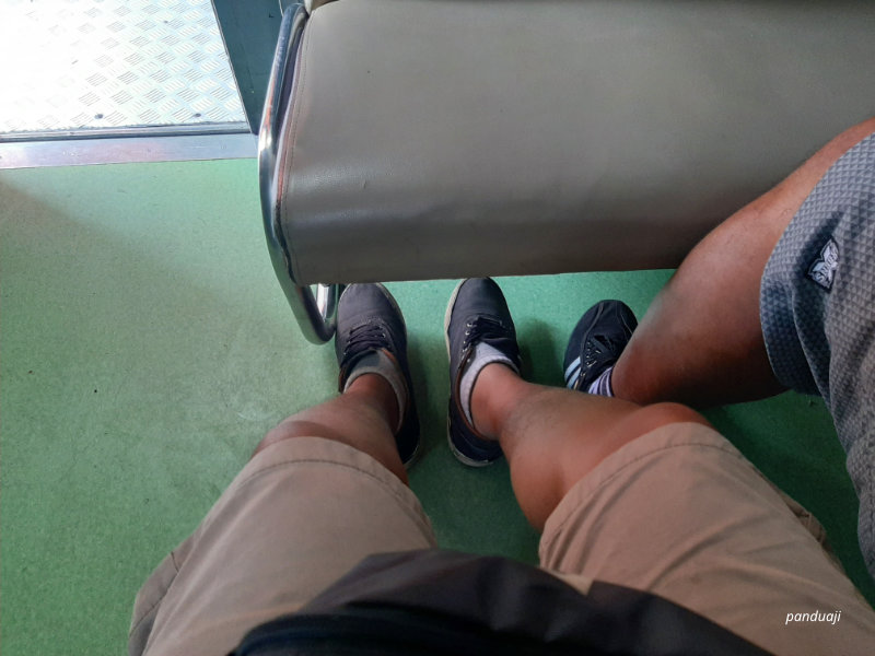 legroom kereta api Kahuripan