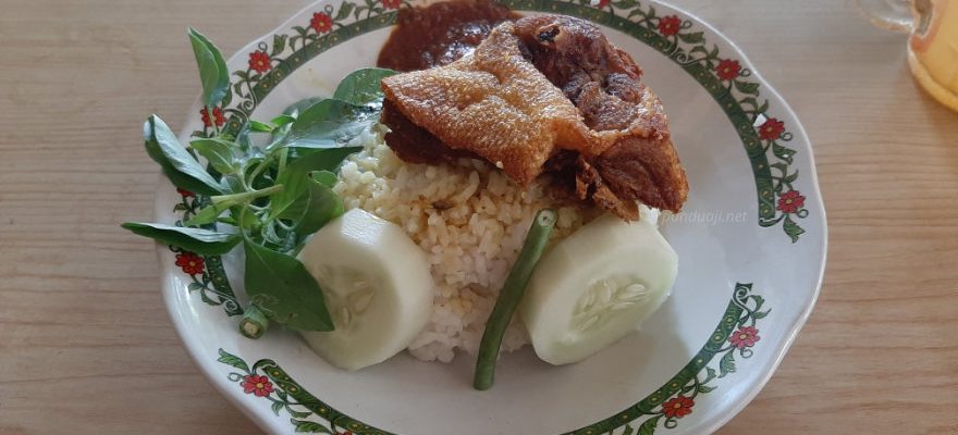 Bebek Cak Sandy Salah Satu Legenda Kuliner Surabaya 1 Bebek Goreng Cak Sandy