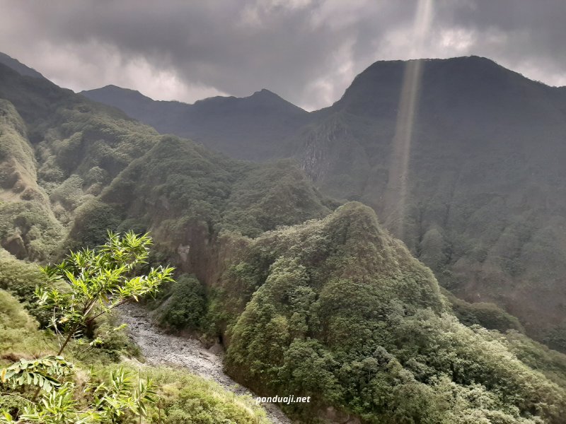 Sungai Bladak di Kaki Gunung Kelud