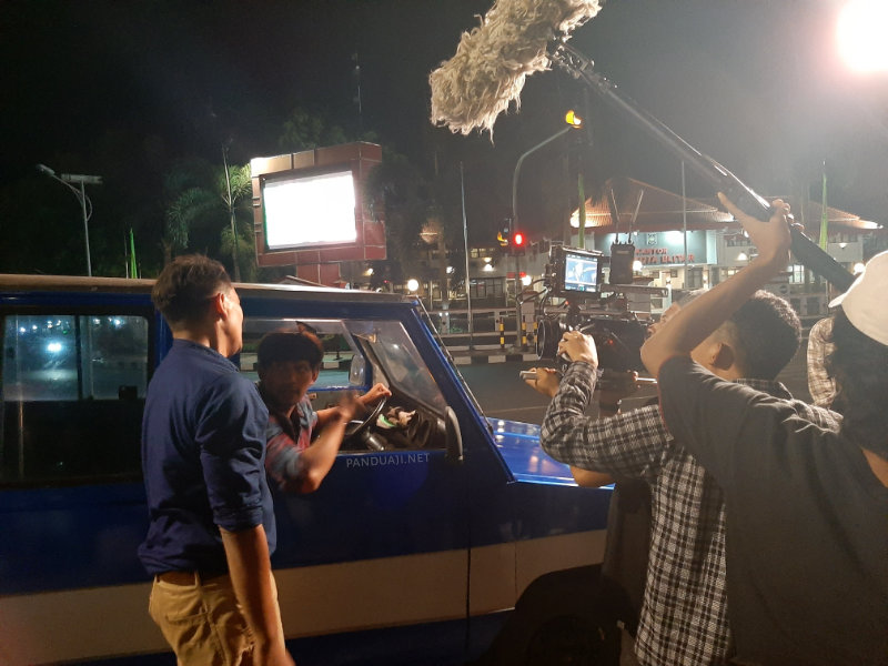 Syuting dorong mobil habis makan