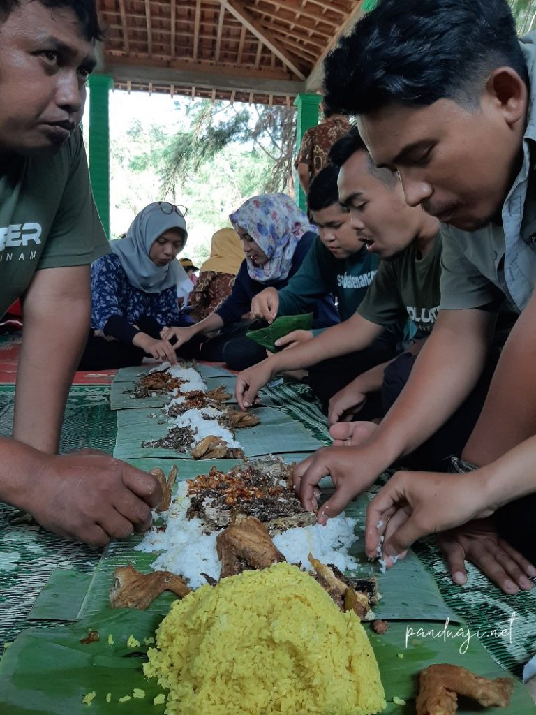 Penanaman Pohon di Pantai Pasur Blitar 1