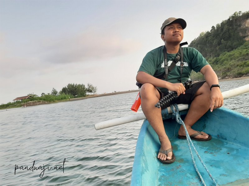 Naik Perahu di Blitar