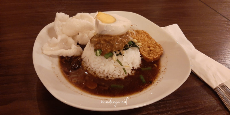 Nasi Rawon Pecel khas Banyuwangi