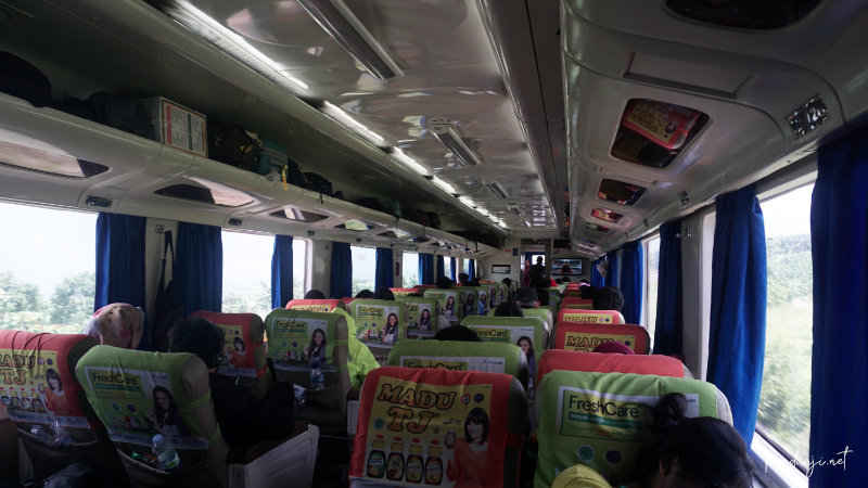 Kereta Eksekutif 1 di Malioboro Express Malang - Yogyakarta Siang