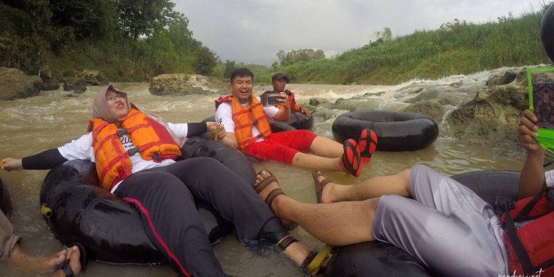 Main Air di Gua Pindul Jogja dan River Tubing Sungai Oyo 1 Main Air di Gua Pindul Jogja dan River Tubing Sungai Oyo 1