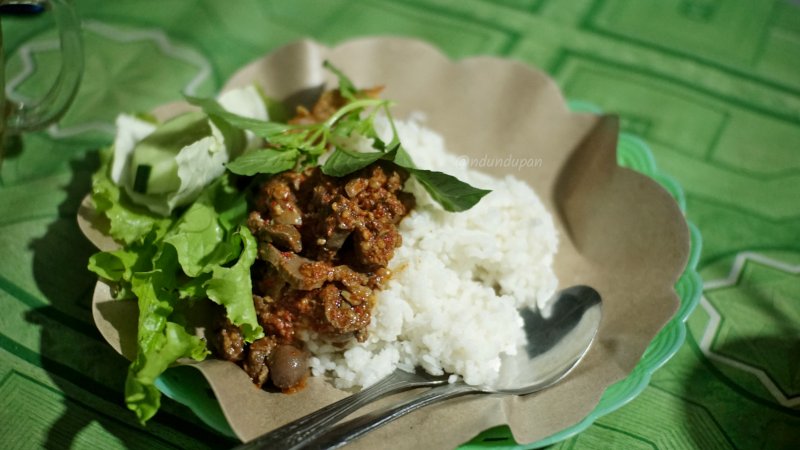 Nasi Mercon di Kawedanan Wlingi