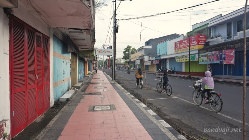 Jalan Anggrek Kota Blitar