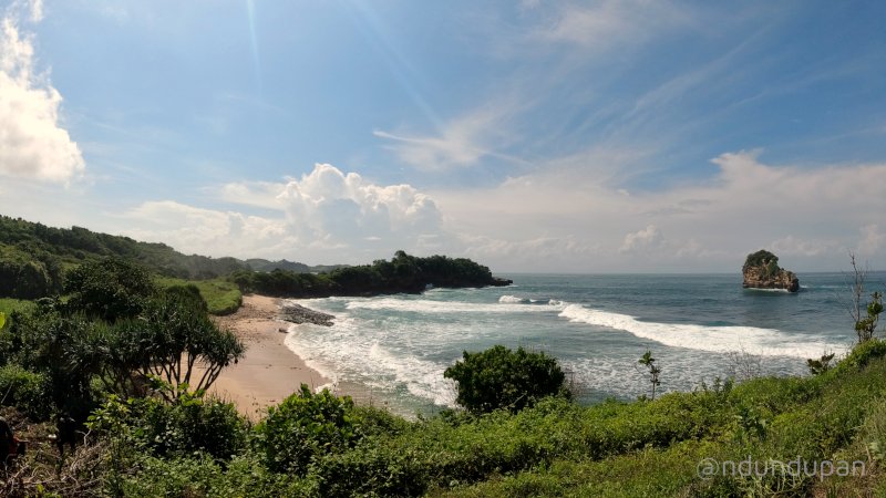 Pantai Bakung di Ngadipuro, Blitar