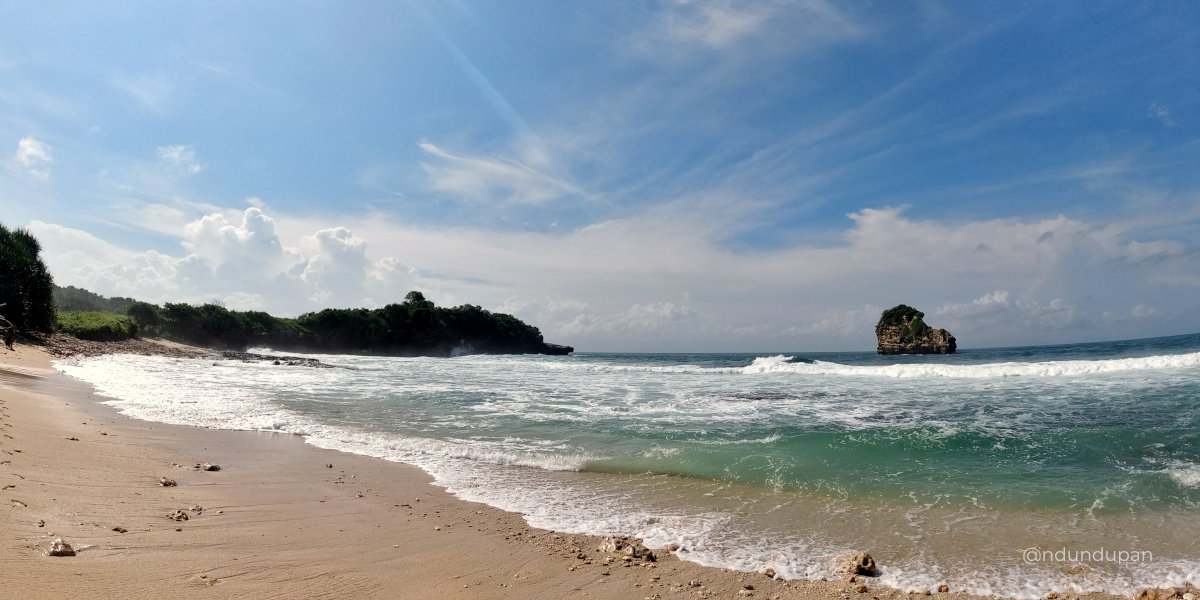 Pantai Bakung Ngadipuro Blitar Selatan