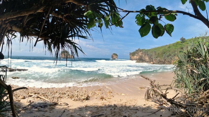 Pantai Bakung, Ngadipuro, Blitar