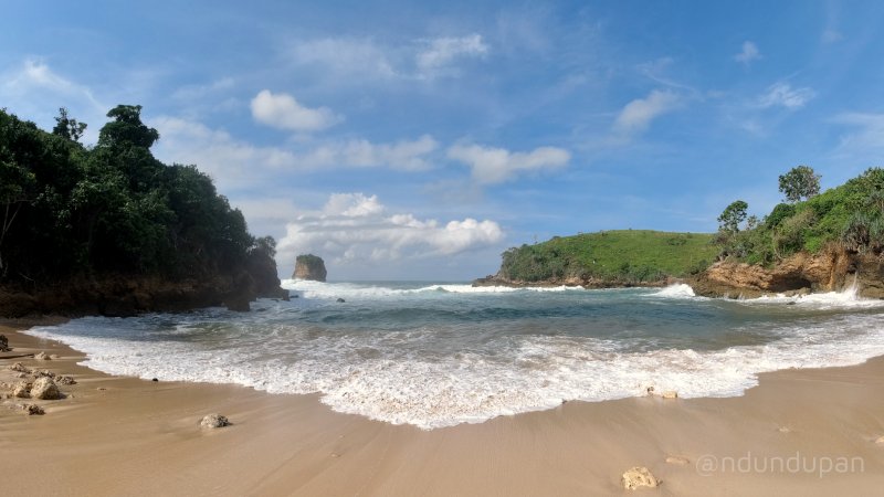 Pantai Dung Dowo di Desa Ngadipuro Blitar