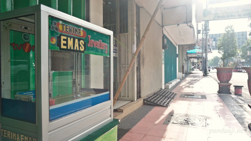 Penjual Emas Jalanan