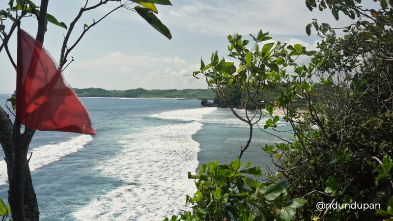 Pantai Pasir Putih dan Pasetran Gondomayit Blitar 2