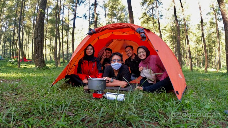 Piknik di Hutan Pinus Loji Lereng Kelud Blitar 1