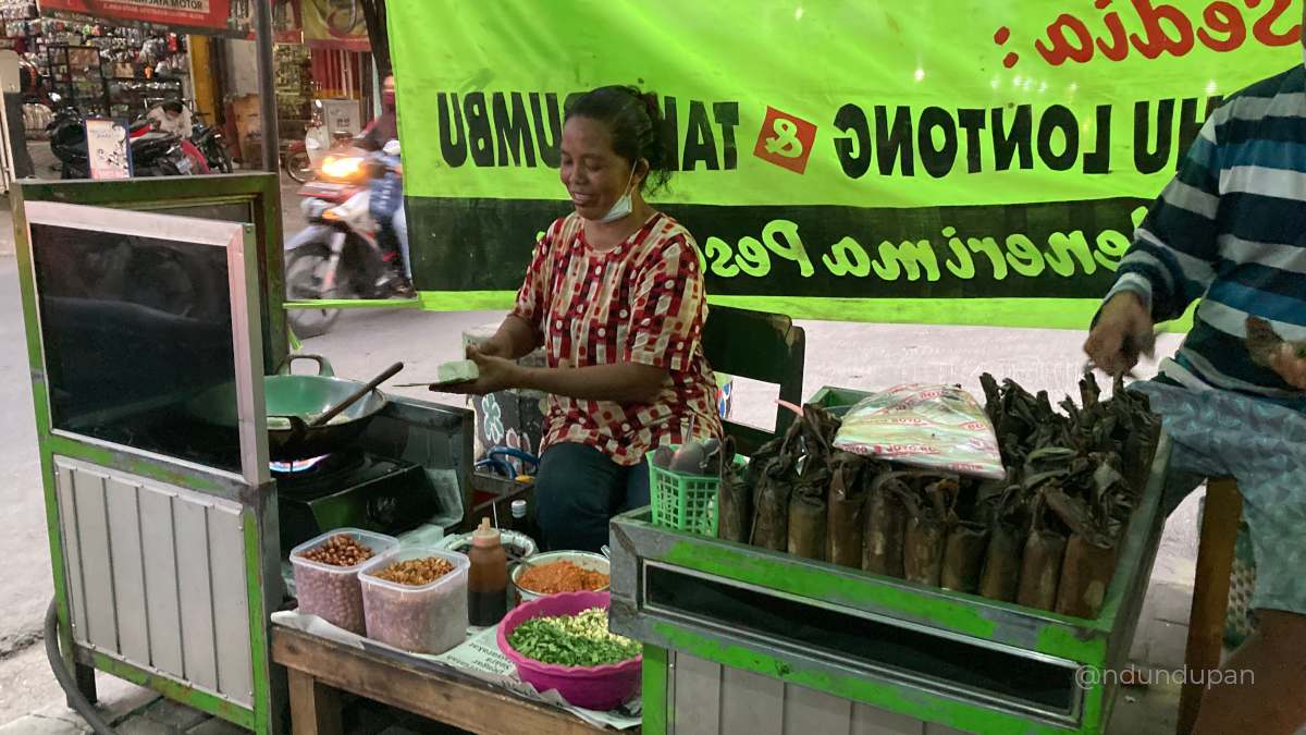 Tahu Lontong Mbak Nar Lodoyo