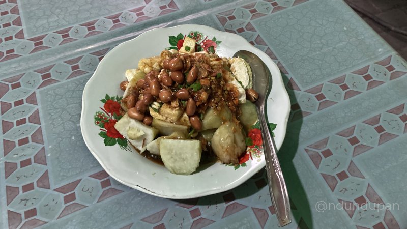 satu piring tahu lontong mbak nar, telkom sutojayan