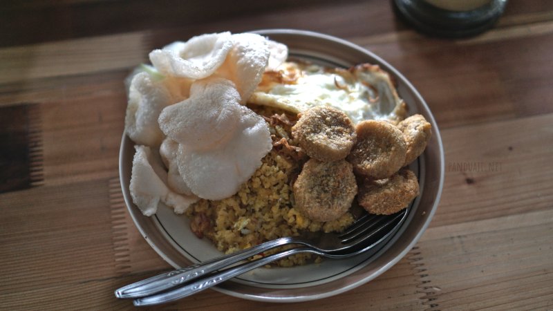 Nongkrong Sambil Baca Buku di BukuBuka Blitar 4 Kuliner Ampok Goreng