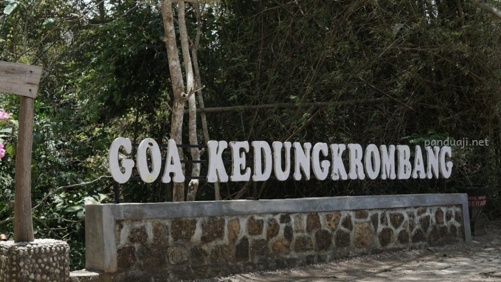 Wisata Goa Kedungkrombang