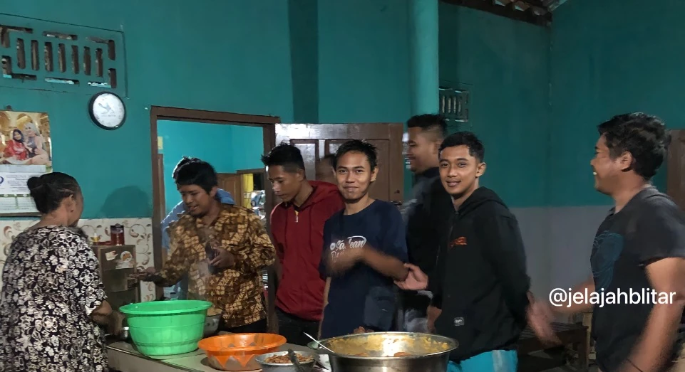 Pembeli Warung Mbah Jinah