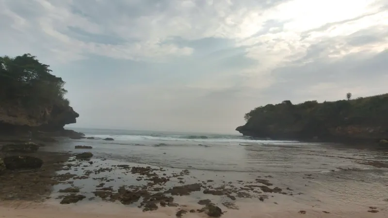 Suasana Pantai Selok Dadap